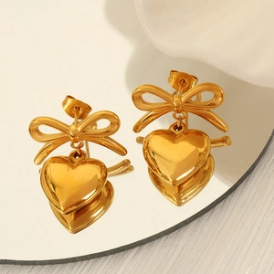French bow earrings with heart pendant in 18K gold plated stainless steel on mirror