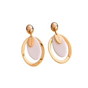 Boucles d'oreilles ovales en résine plaquée or avec tige en argent et étiquette faite main