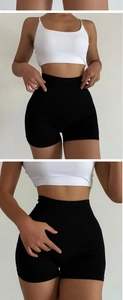 Détail du short de sport sans couture à taille haute pour femme en tissu noir extensible