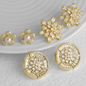 Pendientes De Botón Flor Copo De Nieve Cobre Bañado En Oro 18K Con Circón Y Perla Artificial Para Mujeres Joyería De Moda