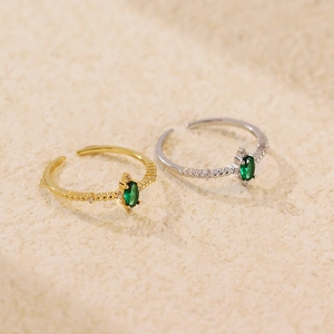 Elegant S925 silver open rings in gold and silver finish with emerald green zircons