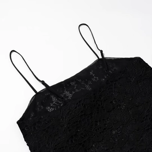 Haut sans manches noir en dentelle pour femmes avec détails asymétriques et bretelles