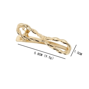 Minimalist twisted gold metal hair clip with measurements showing 5.8cm length and 9.5g weight