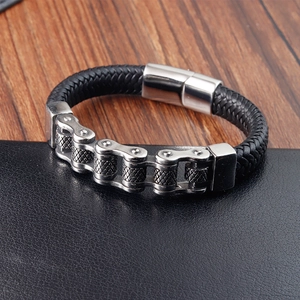 Bracelet pour homme en cuir tressé noir avec chaîne en acier et fermoir magnétique