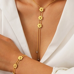 Stainless Steel Flower Pendant Necklace And Bracelet Jewelry Set With Rhinestone Tassel Snake Chain For Women Elegant Sweet