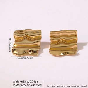 Detail of square gold earrings with wavy texture, stainless steel material, 2.04cm size