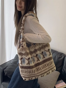 Ethnic plush tote bag with Fair Isle jacquard pattern and spacious shoulder strap design