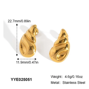 Detailed size chart for golden stainless steel conch earrings showing height and width