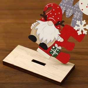 Détail de la structure d'assemblage du gnome de Noël en bois avec base à fentes