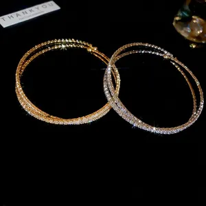 Créoles multicouches luxueuses avec zircons étincelants en finitions or et argent