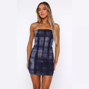 Mini robe moulante à carreaux bleu-gris, design bustier ajusté pour la mode estivale