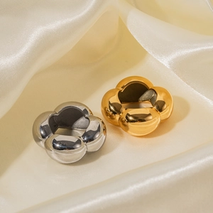 Ringe aus 18K vergoldetem Edelstahl mit hohlem Blumendesign in Gold und Silber