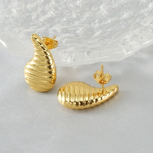Detailed view of 18K gold-plated teardrop earrings with textured horizontal ridges
