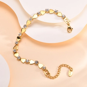 Detail of 18K gold heart-shaped link bracelet with cubic zirconia and K18 engraving