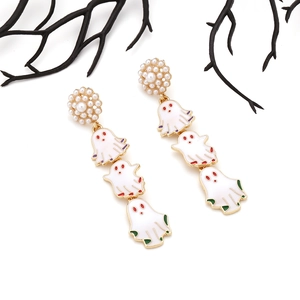 Boucles d'oreilles fantômes d'Halloween avec perles et accents colorés sur plaqué or
