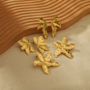 Chic 18K gold stainless steel floral earrings set with irregular textured leaf designs