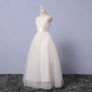 Robe de princesse blanche sans manches avec dentelle et tulle pour demoiselle d'honneur