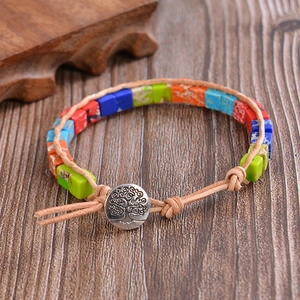 Bracelet bohème en pierres carrées colorées avec fermoir bouton arbre de vie en métal