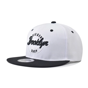 Weiße Brooklyn Barber Shop Snapback Cap mit schwarzem flachem Schirm und Stickerei