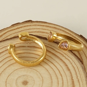 Retro 18K gold-plated stainless steel open heart ring set on natural wooden background