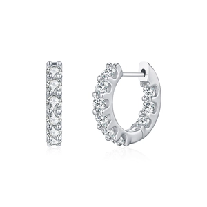Eleganti orecchini a cerchio in argento sterling S925 con una fila di moissanite VVS1
