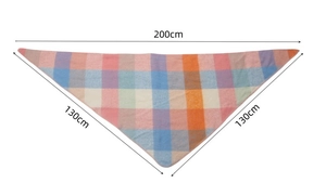 Detailed size chart for pink plaid triangle shawl measuring 200cm by 130cm