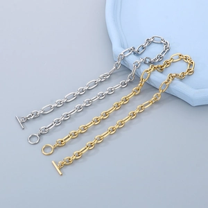 Details von gold- und silbernen Edelstahl-O-Ketten mit T-Verschluss-Design