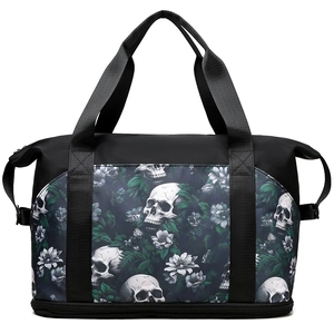 Vista frontale professionale di una grande borsa da viaggio con stampa di teschi e fiori