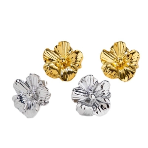 Vintage 3D flower earrings in gold and silver finish with ribbed petals and studs
