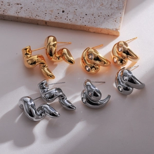 Minimalist double-layer teardrop earrings with crystals in gold and silver finish