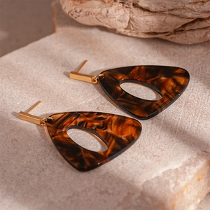 Vintage tortoiseshell resin triangle drop earrings with elegant gold bar accents
