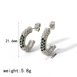 Boucles d'oreilles créoles C en acier avec cristaux vert et noir et texture perlée