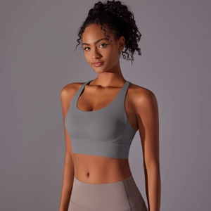 Vista frontale del reggiseno sportivo grigio antracite con scollo a U e ampia fascia di sostegno
