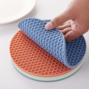 Round honeycomb silicone placemats in multi-color flexible heat-resistant design