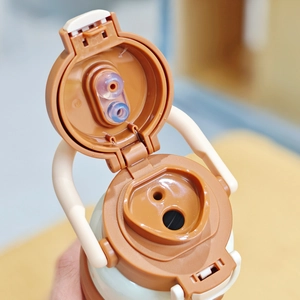 Close-up of insulated bottle lid with dual straw holes and leak-proof silicone seal