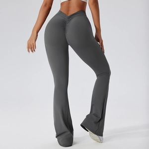 Pantalon de yoga évasé gris foncé à taille haute avec effet push-up, vue de dos