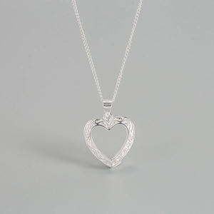 Collier Pendentif Cœur Évidé en Argent Sterling 925 Élégante Chaîne de Clavicule Gravée en Filigrane Bijoux pour Femme Cadeau