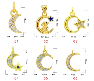 Tableau des tailles détaillé des breloques lune et étoile dorées avec zircons