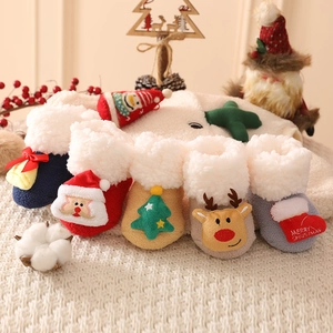 Chaussettes de Noël épaisses en polaire corail pour bébé avec décorations 3D Santa