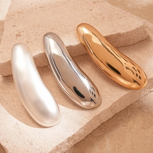 Streamlined metallic waterdrop hair clip set in gold, silver and pearl white finishes