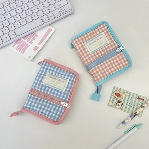 Quilted checkered mini binder covers with zipper closure in blue and pink pastel colors