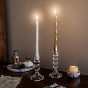 Portacandele minimalisti in vetro trasparente con candele a spirale per la casa