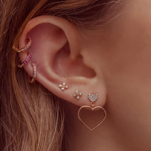 Exquisite gold ear cuff set with pavé zircon heart charms and sparkling flower studs