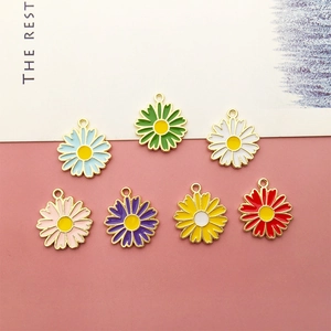 Colorful daisy flower alloy pendants for DIY jewelry making and keychains