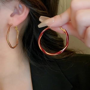 Vintage wavy geometric hoop earrings with gold metal finish and burgundy enamel coating