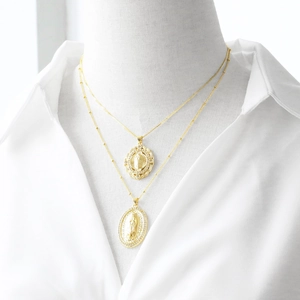 Collana a strati vintage placcata oro 18k con ciondolo ovale della Vergine Maria e croce