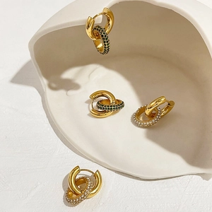 Boucles d'oreilles doubles anneaux en acier doré 18K avec cristaux vert émeraude et blanc