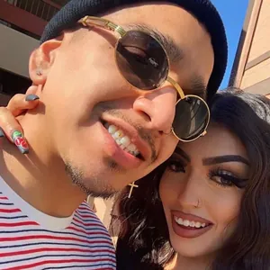 Gafas de sol ovaladas doradas de moda con pendientes de cruz colgantes para mujer