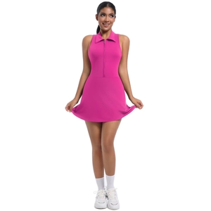 Détail d'une robe de sport sans manches rose avec col à revers et fermeture éclair