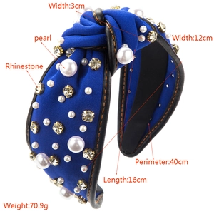 Serre-tête baroque bleu à nœud avec perles fantaisie et strass sur fond blanc